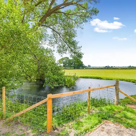 2 Bed In Marishes Oc-l32535 Holiday home