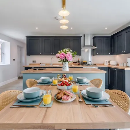 2 Bed In Marishes Oc-l32535 Holiday home *