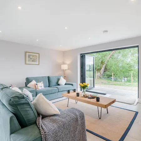 2 Bed In Marishes Oc-l32535 Holiday home *